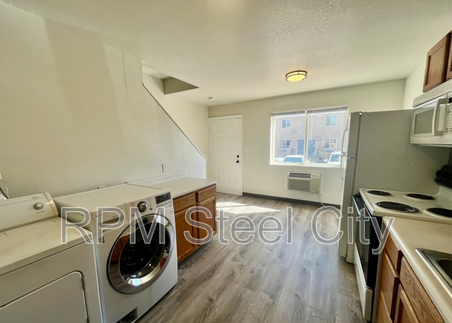 Photo - 1715 Oakshire Ln