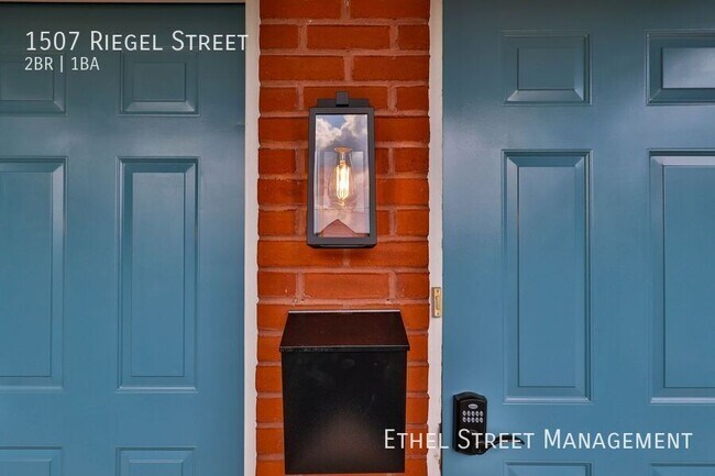 Photo - 1507 Riegel St