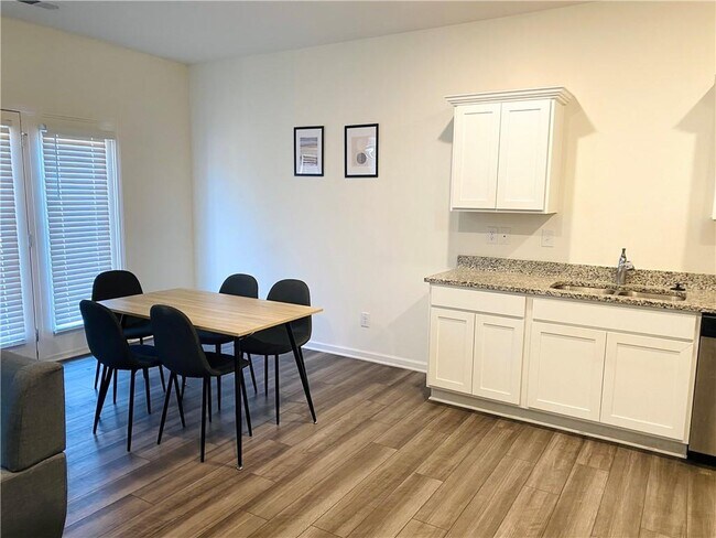 1042 Paddington Dr