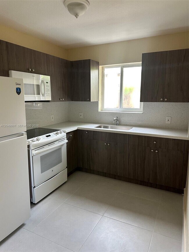 Photo - 757 NW 47th St