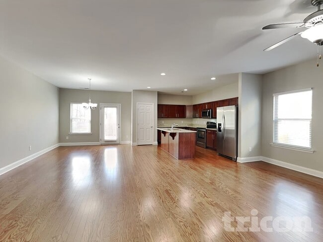 Photo - 176 Bexley Way