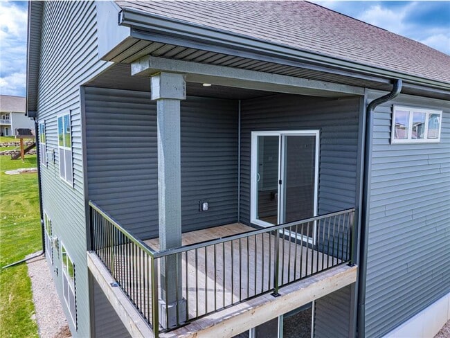 Photo - 717 Winterberry Ln