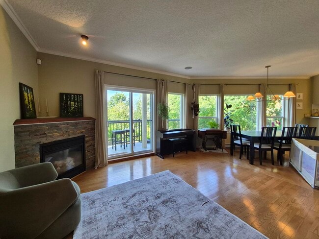 2605 Country Terrace