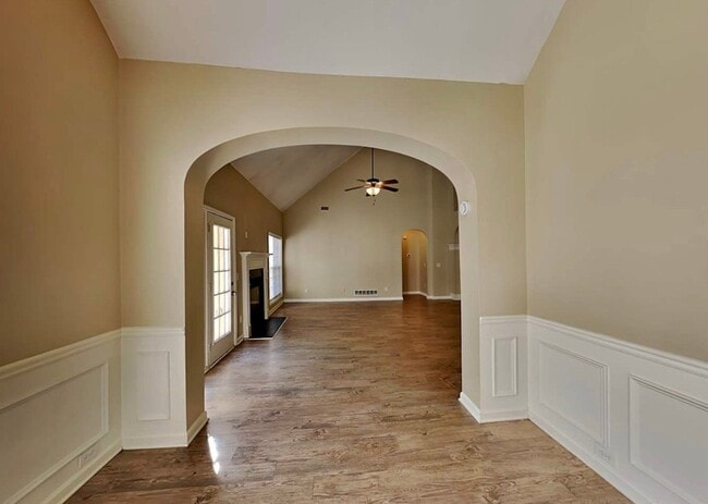 Photo - 466 Greyhawk Way