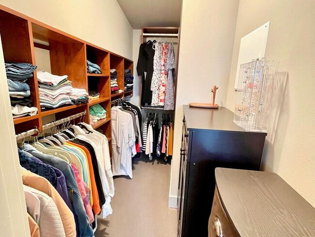 Photo - 107B 13th Ave E