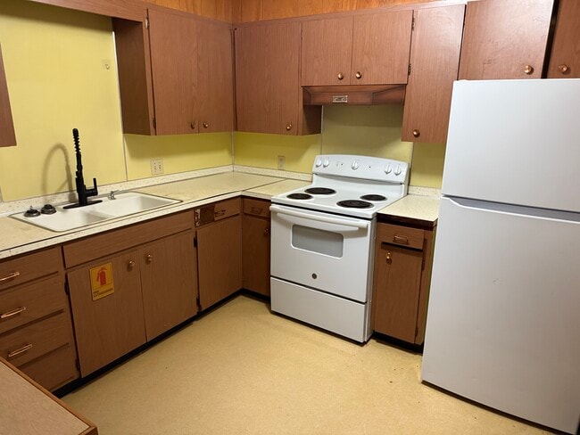 Building Photo - 210 27th St NE Unit #3