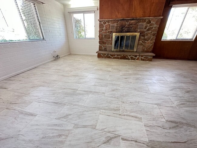 Photo - HOUSE - UPTOWN