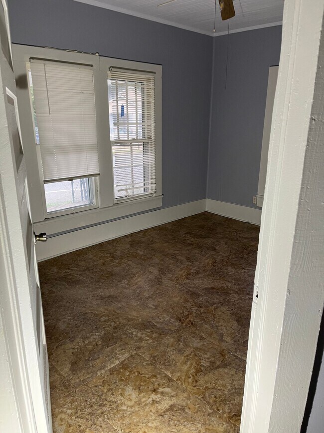 Photo - 123 Roundtree St