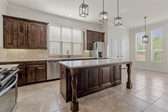 1603 Trowbridge Cir