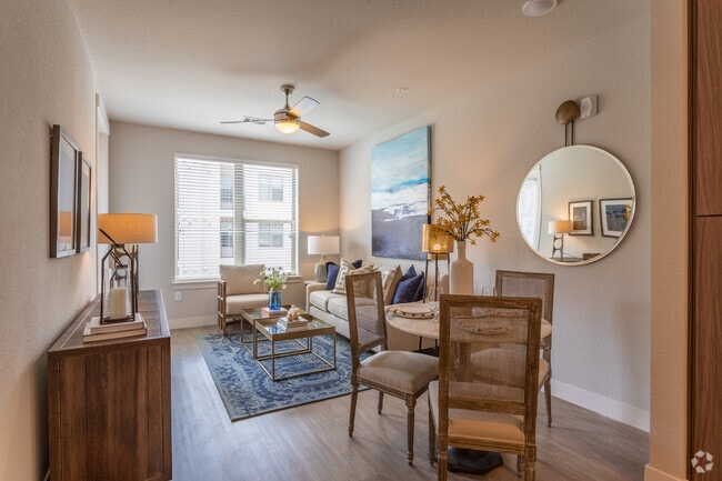 1HAB, 1BA - 714 ft²