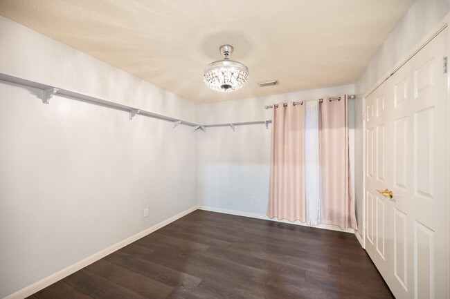 Building Photo - 7624 Lone Meadow Ct