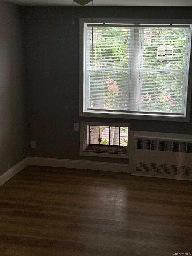 Photo - 726 E 83rd St