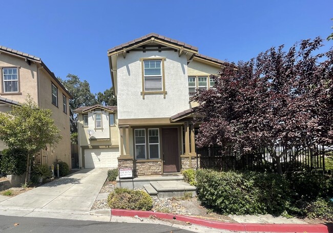 Building Photo - $3995 - 3 Bed/2.5 Bath Two Story Home in D...