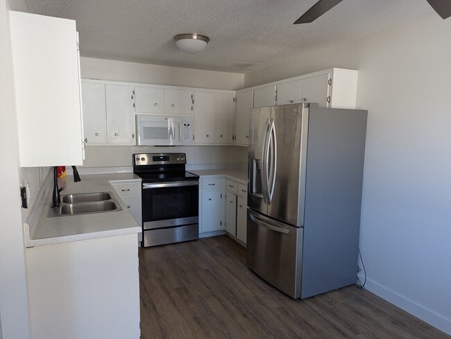 Photo - 950 5th Ave W