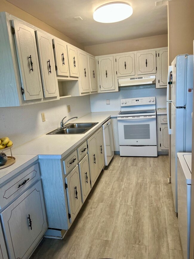 Photo - 2901 SW 15th St Unit 204