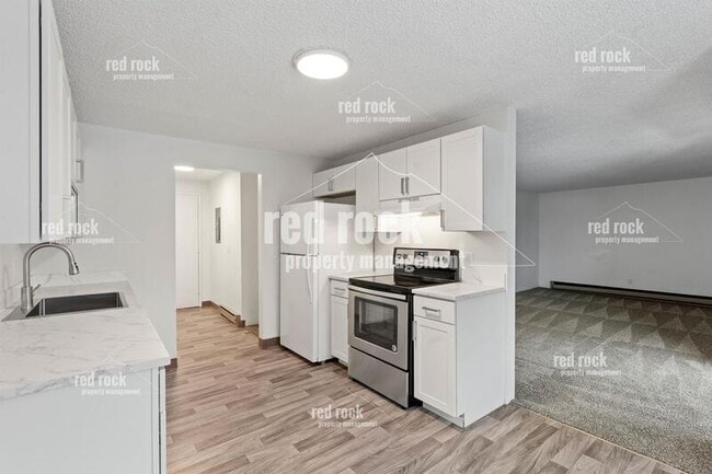 Building Photo - 111 E Hattie Ave Rental