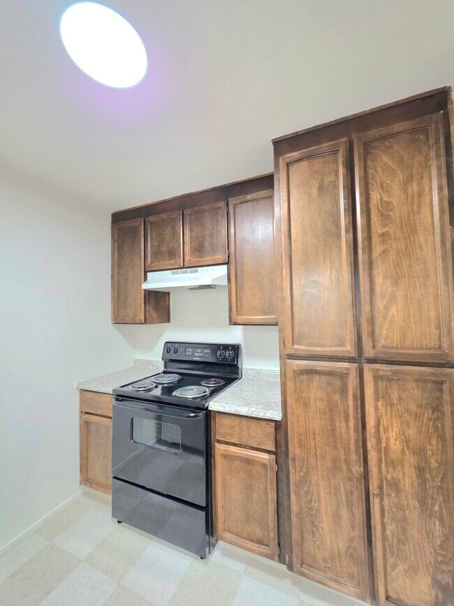 1221 B St, Yuba City, CA 95991