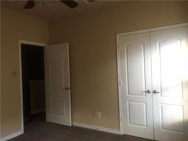 Building Photo - Great Townhome in Prime Locaton