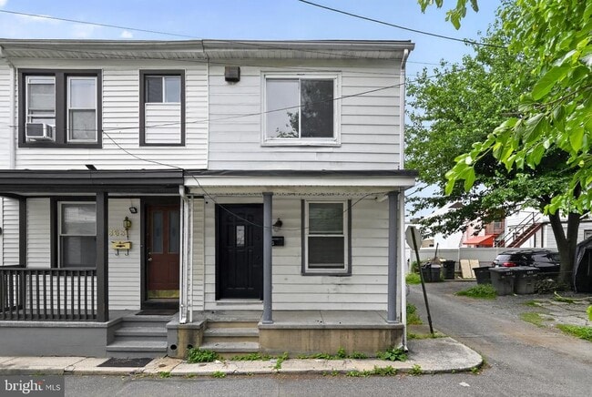 Building Photo - 365 N Prune St