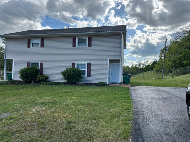 Building Photo - 420 Village Ln Unit 420B