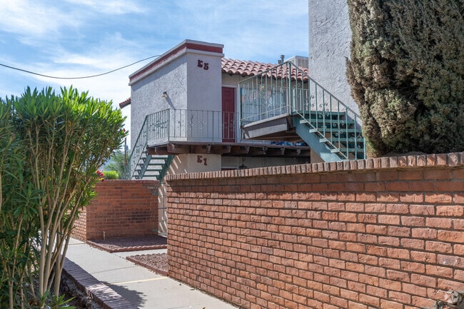 Villa De Leon Apartments - Villa De Leon Apartments