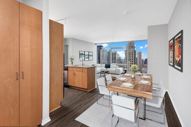 Photo - 240 E Illinois St Unidad 3911