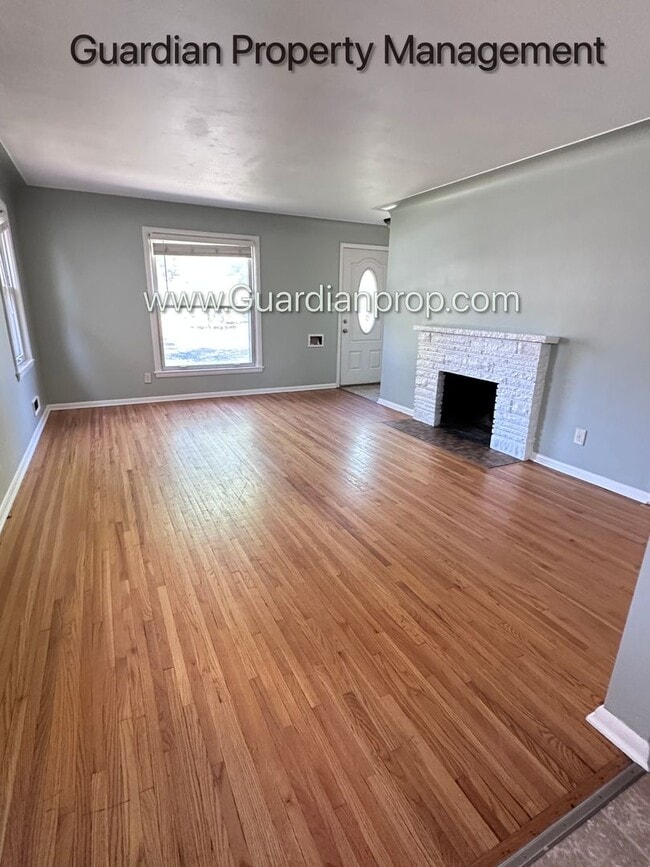 Photo - Crosstown Side By Side, Washer/Dryer In Unit, 1 Garage Space, Hardwood Floors, Dishwasher