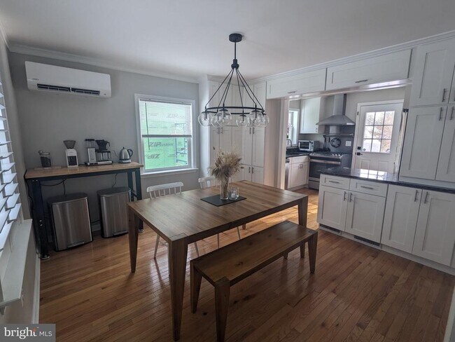 Photo - 4913 Lackawanna St