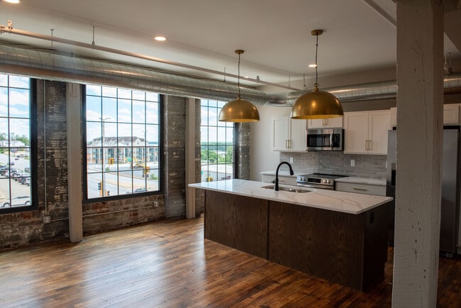 #212/312 Kitchen/Living - View 21