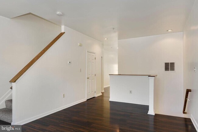 Photo - 43 Bank Spring Ct