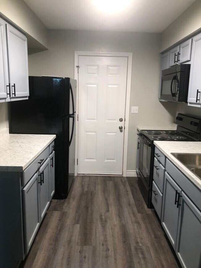 Kitchen - 601 Carson St Unit H