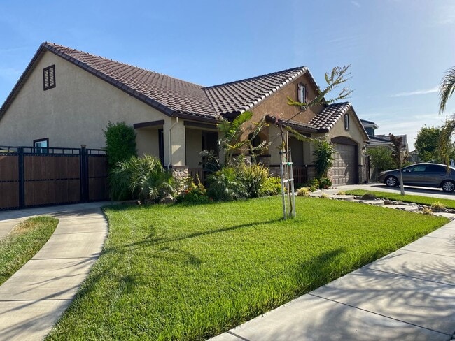 Building Photo - Beautiful Los Banos Rental