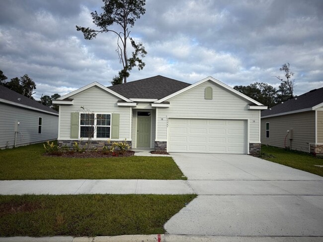 Building Photo - 4 Bedroom 2 Bath Close to Hospitals and Shopping