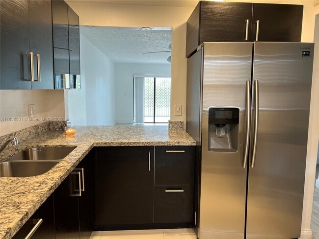 Photo - 8879A Fontainebleau Blvd Unidad 105