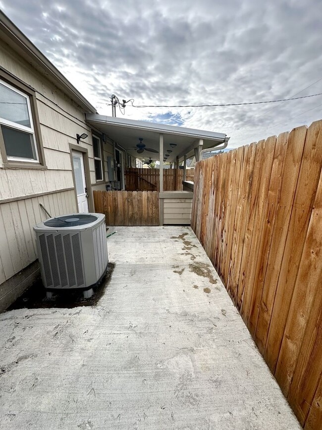 Photo - 1st Rent Month Free!! Stunning Partially F...