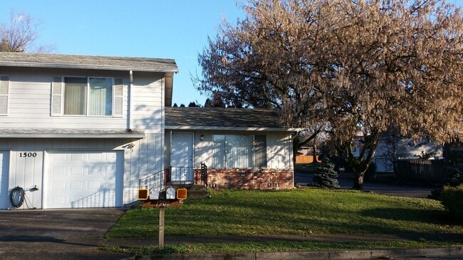 Building Photo - 1500 Coffey Ln Unit A