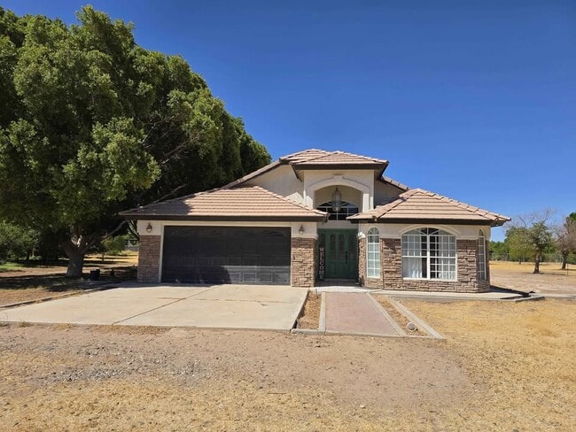 Building Photo - Avenue A Ranch