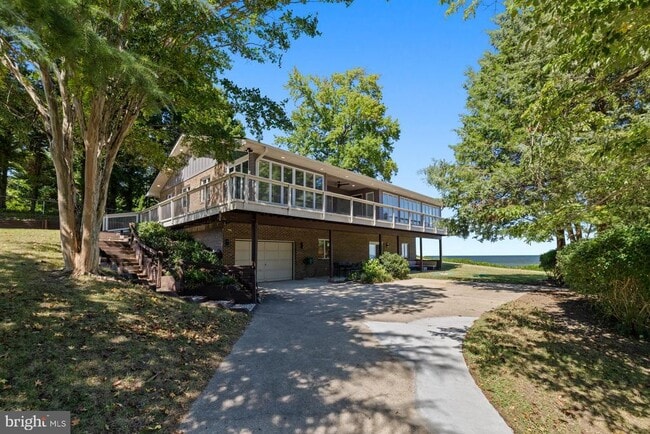 Building Photo - 5510 Beach Dr Rental