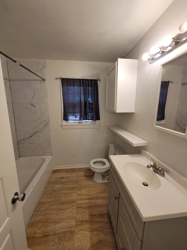 Photo - 1108 Hickory Ln