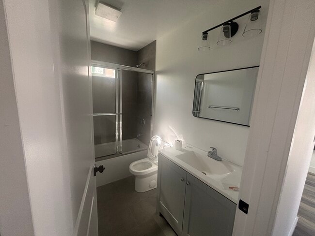 Photo - 3006 S Palm Grove Ave