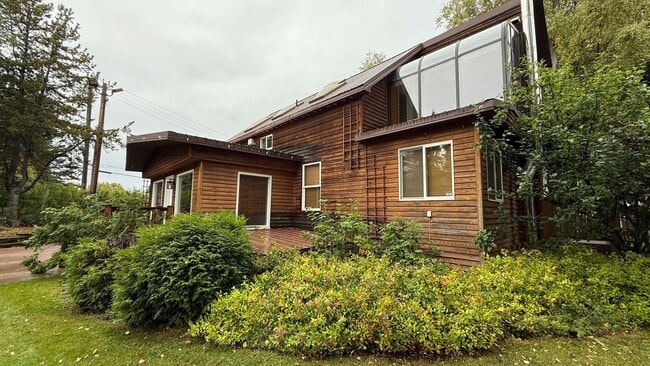 Photo - 3 Bed, 2.5 Bath - Beautifully Updated Down...