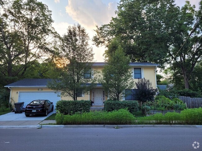 Building Photo - Beautifully Renovated Home in Ann Arbor's ...