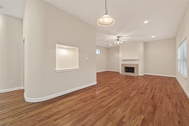 Building Photo - 11504 Main Pine Dr