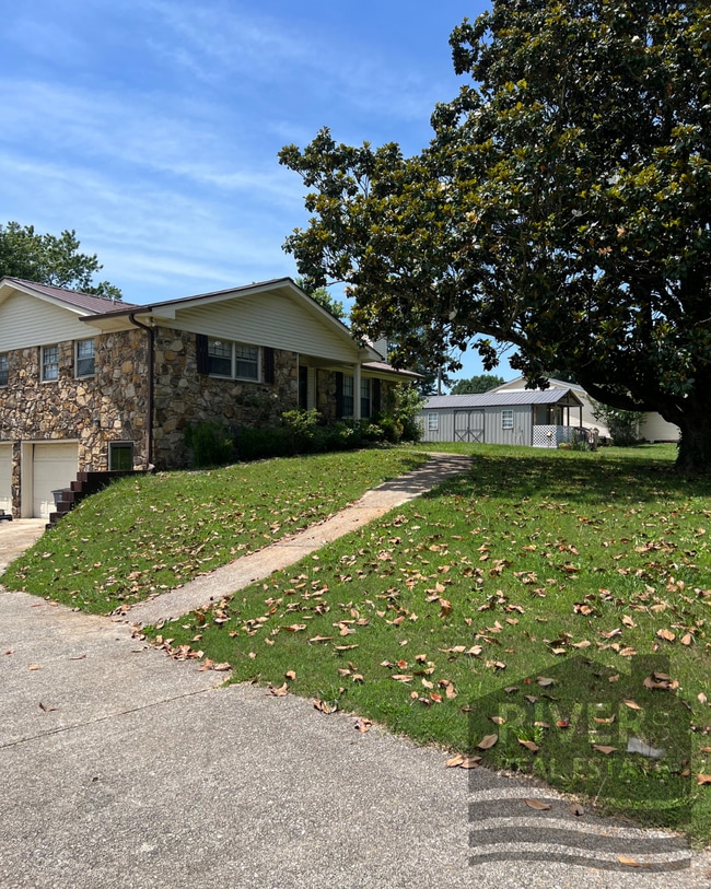 Photo - 1233 Ridge Dr