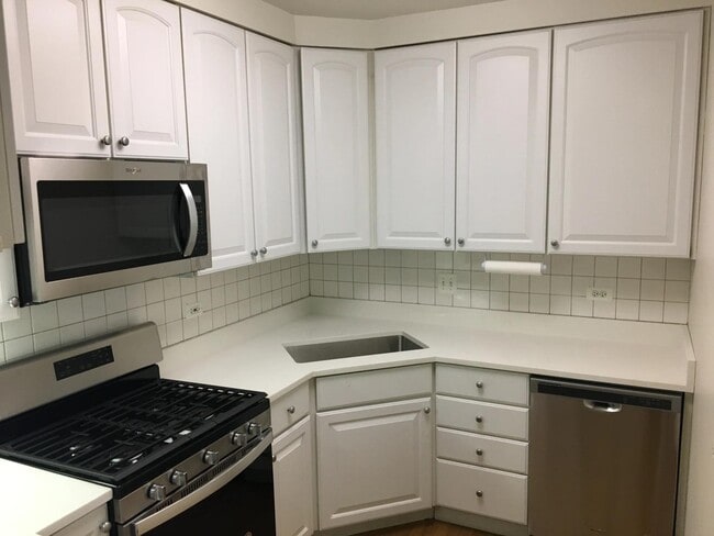 Building Photo - 1162 W Grand Ave Unit 4