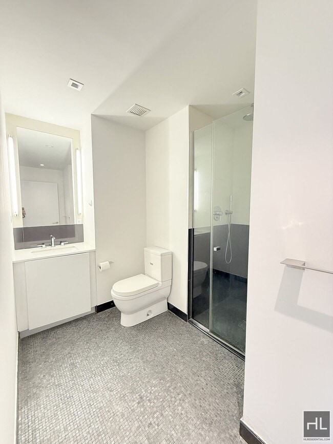 Photo - Large king size 1 bed 1 bath with washer a... Unit 15V