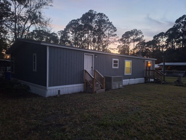 Photo - 836 W 11th St