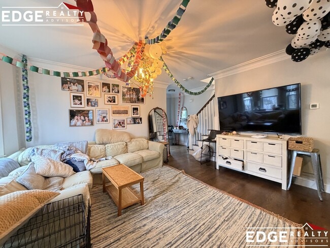 Photo - 240 Palfrey St