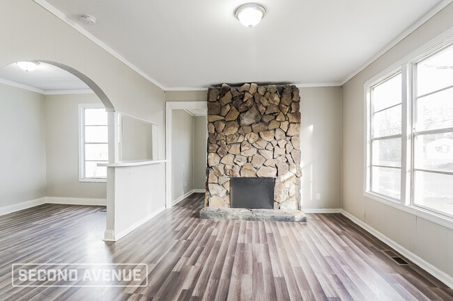 Photo - 1800 Woodland Ave SW