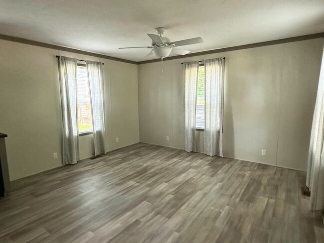 Photo - 1056 Colonial Trail